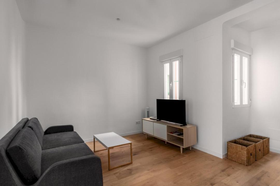 2 Bedrooms 1 Bathroom Furnished - Delicias - Bright - Mintystay Apartment *