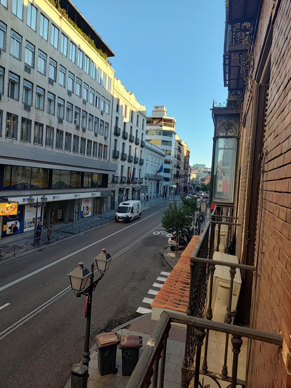 Barcelona Con Comodidad Y Zonas Compartidas Gran Via-madrid Sbe103 Apartment