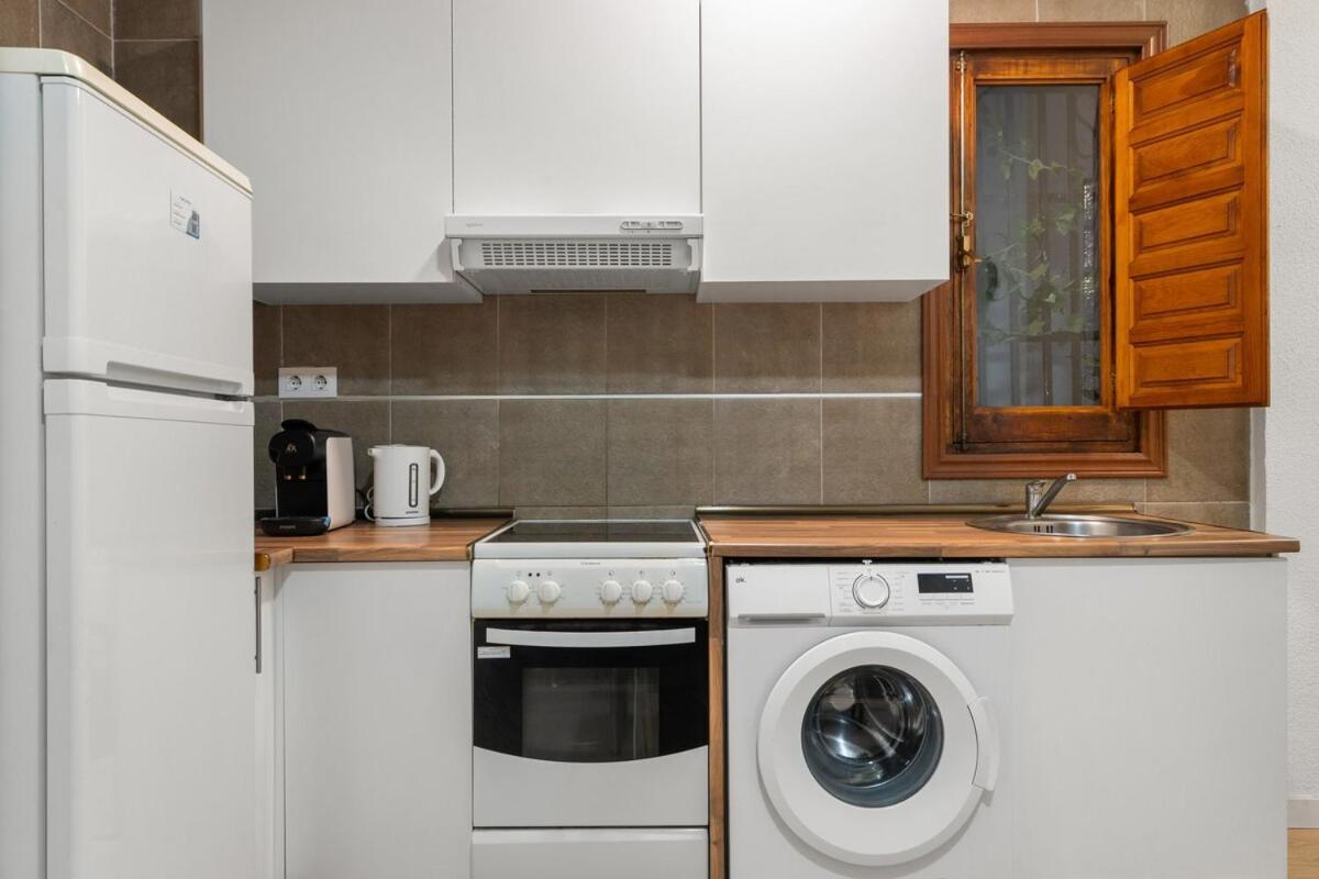 Downtown 2 Bedrooms Apartment *