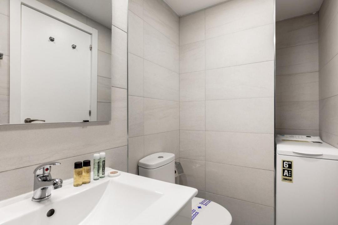 Apartamento 1 Bedroom 1 Bathroom Furnished - Recoletos - Modern Functional - Mintystay