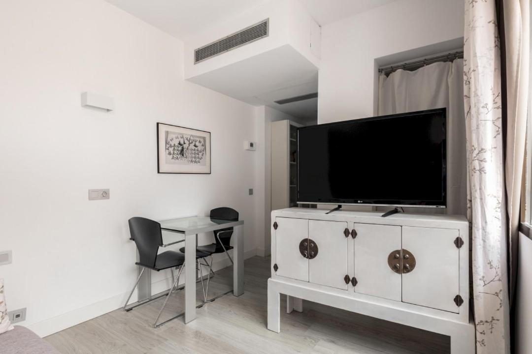 1 Bedroom 1 Bathroom Furnished - Recoletos - Modern Functional - Mintystay * Madrid