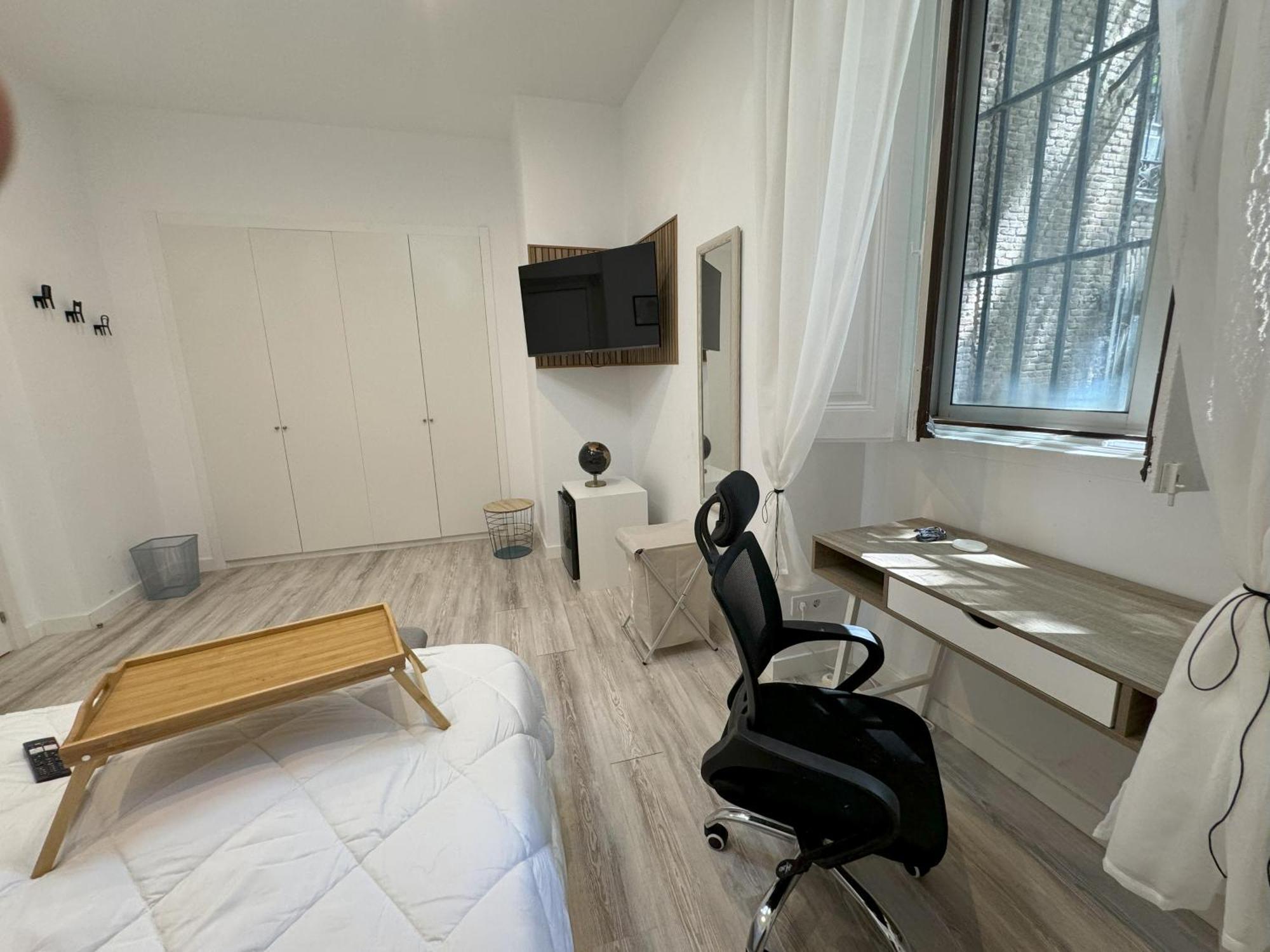 Apartment Barcelona Con Comodidad Y Zonas Compartidas Gran Via-madrid Sbe103
