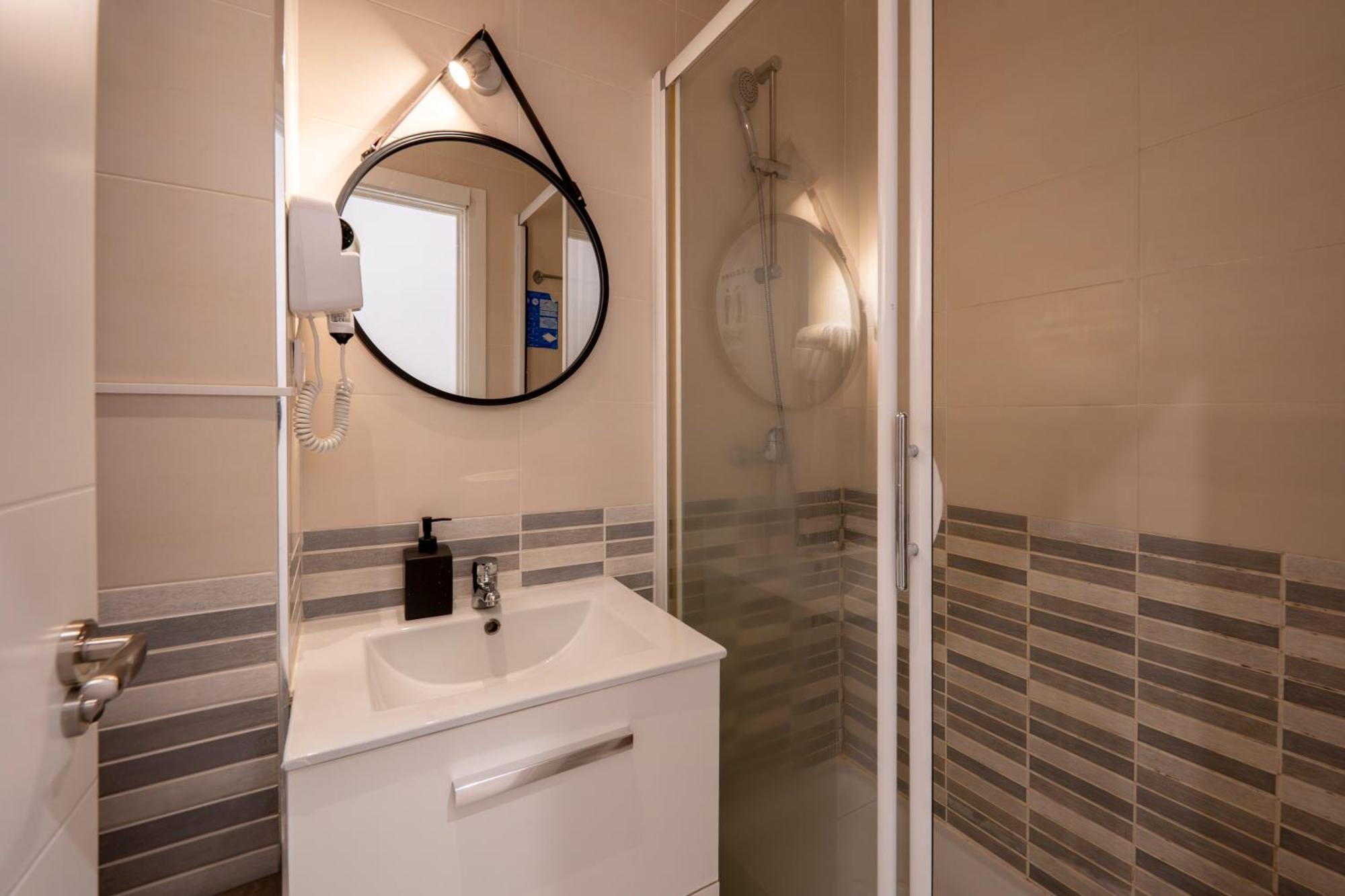 Barcelona Con Comodidad Y Zonas Compartidas Gran Via-madrid Sbe103 Apartment *