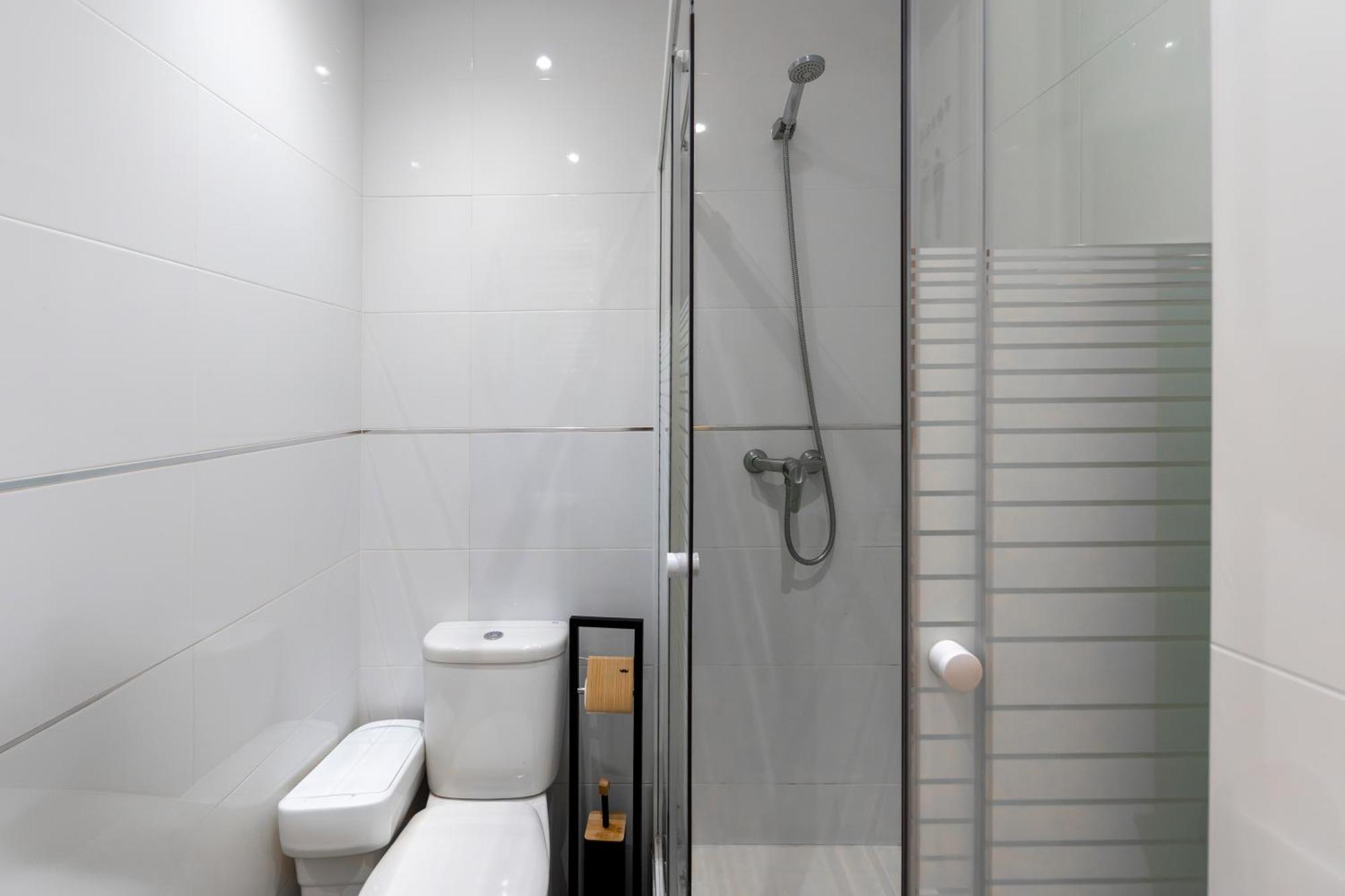 Apartment Barcelona Con Comodidad Y Zonas Compartidas Gran Via-madrid Sbe103 *