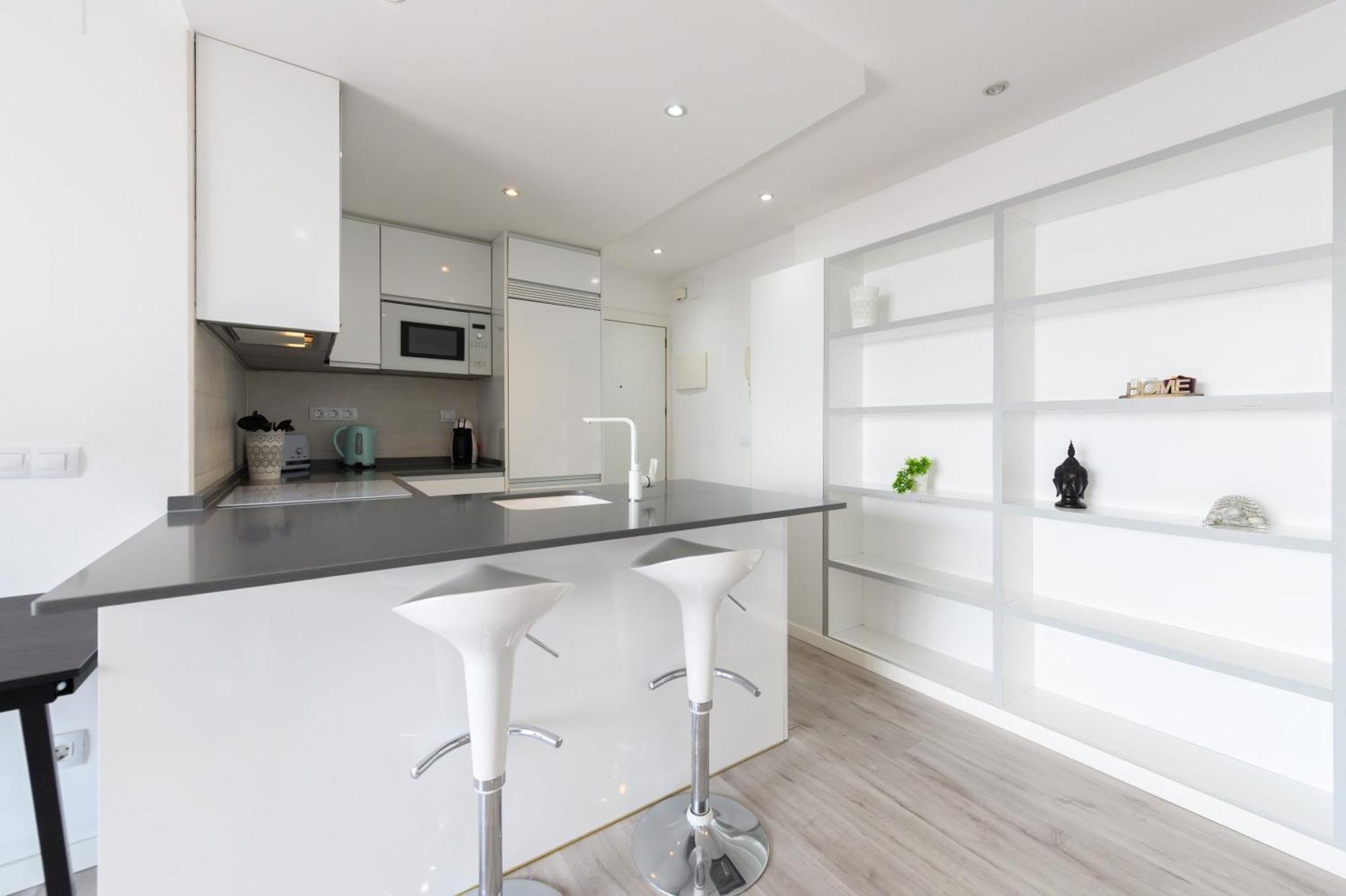 Apartment Perfect Getaway In 1-bedroom Temporary Mpi27613