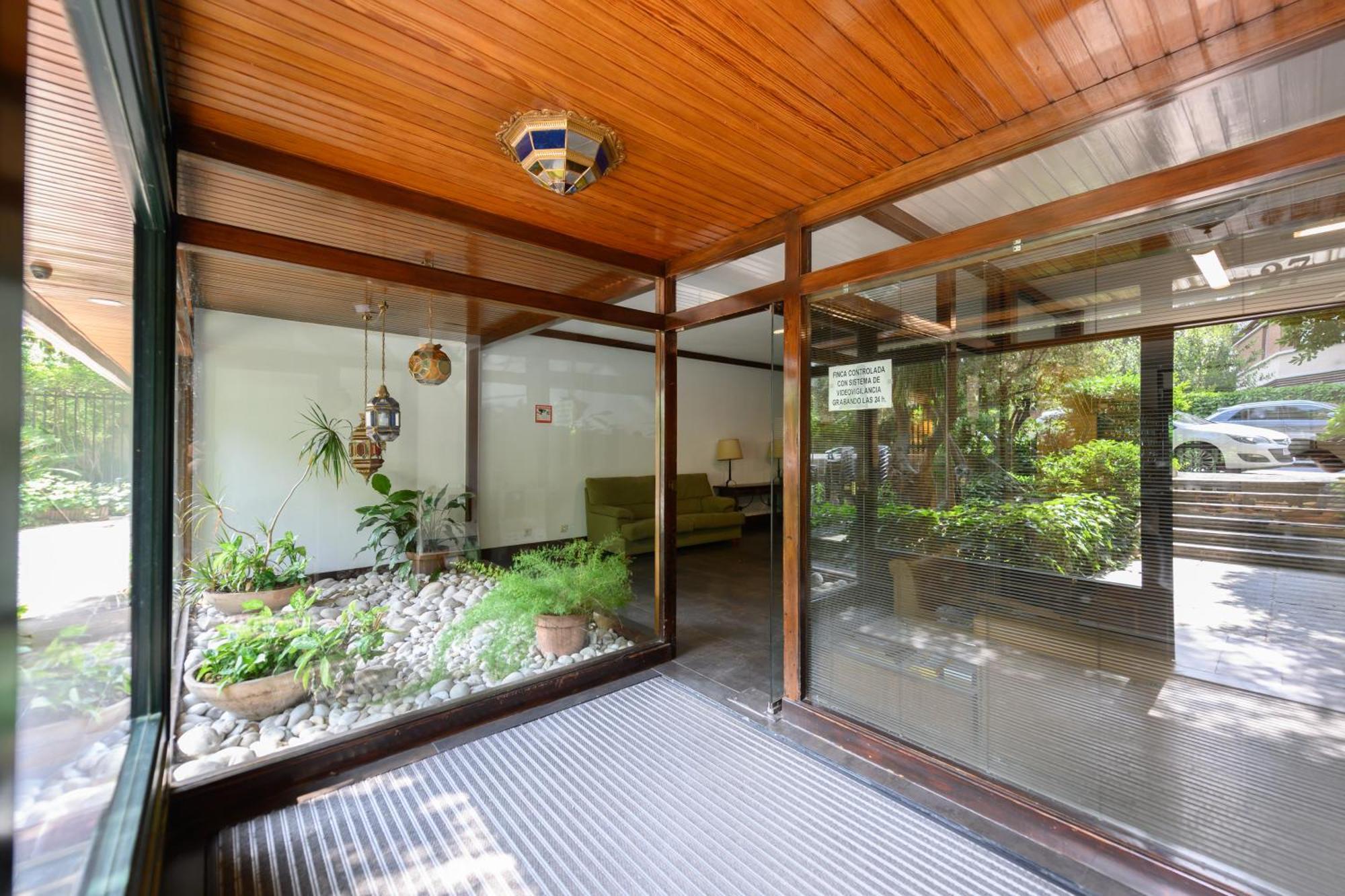 Perfect Getaway In 1-bedroom Temporary Mpi27613 Apartment