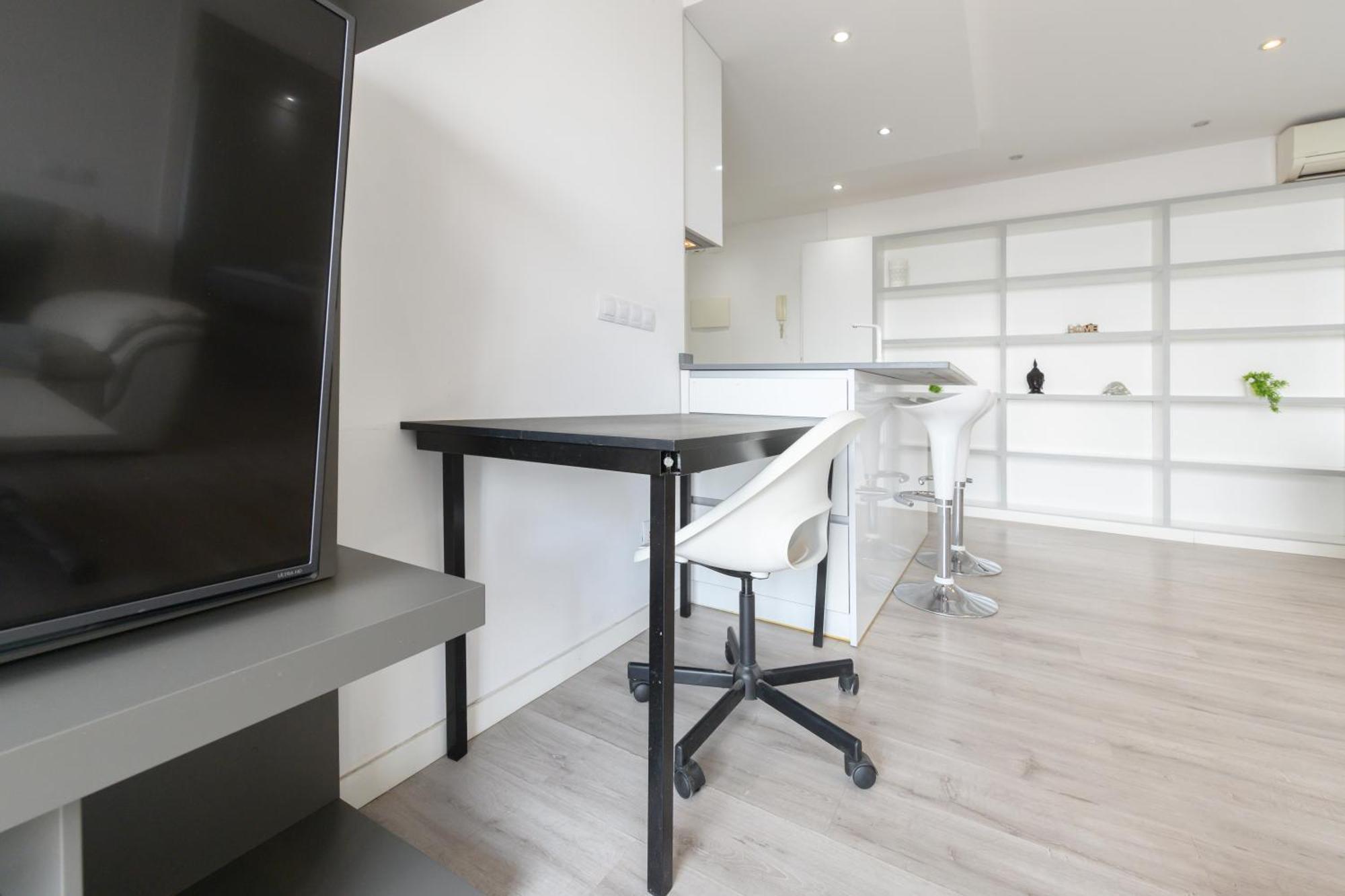 Apartment Perfect Getaway In 1-bedroom Temporary Mpi27613 Madrid