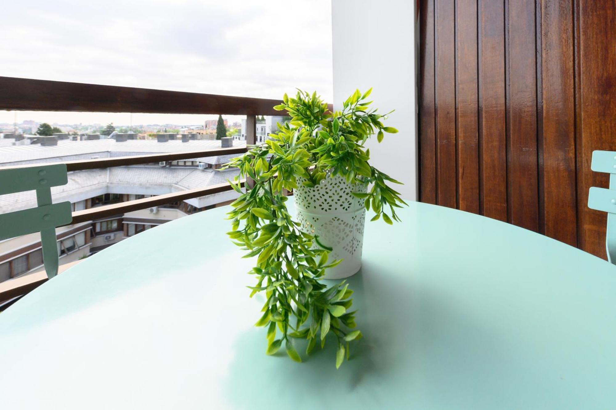 Apartment Perfect Getaway In 1-bedroom Temporary Mpi27613