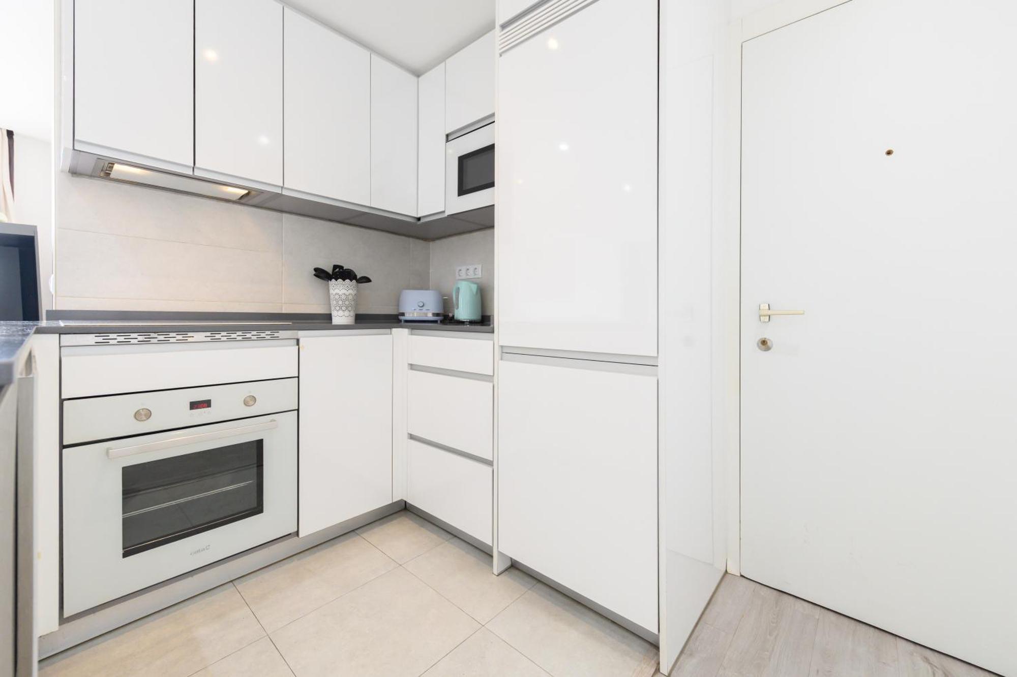 Perfect Getaway In 1-bedroom Temporary Mpi27613