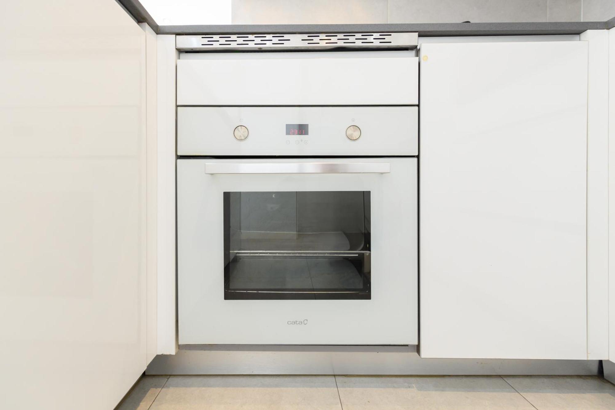 Perfect Getaway In 1-bedroom Temporary Mpi27613 Apartment Madrid