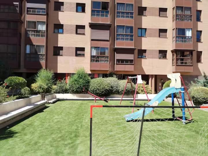 Wanda Deyanira, 114 Apartment *