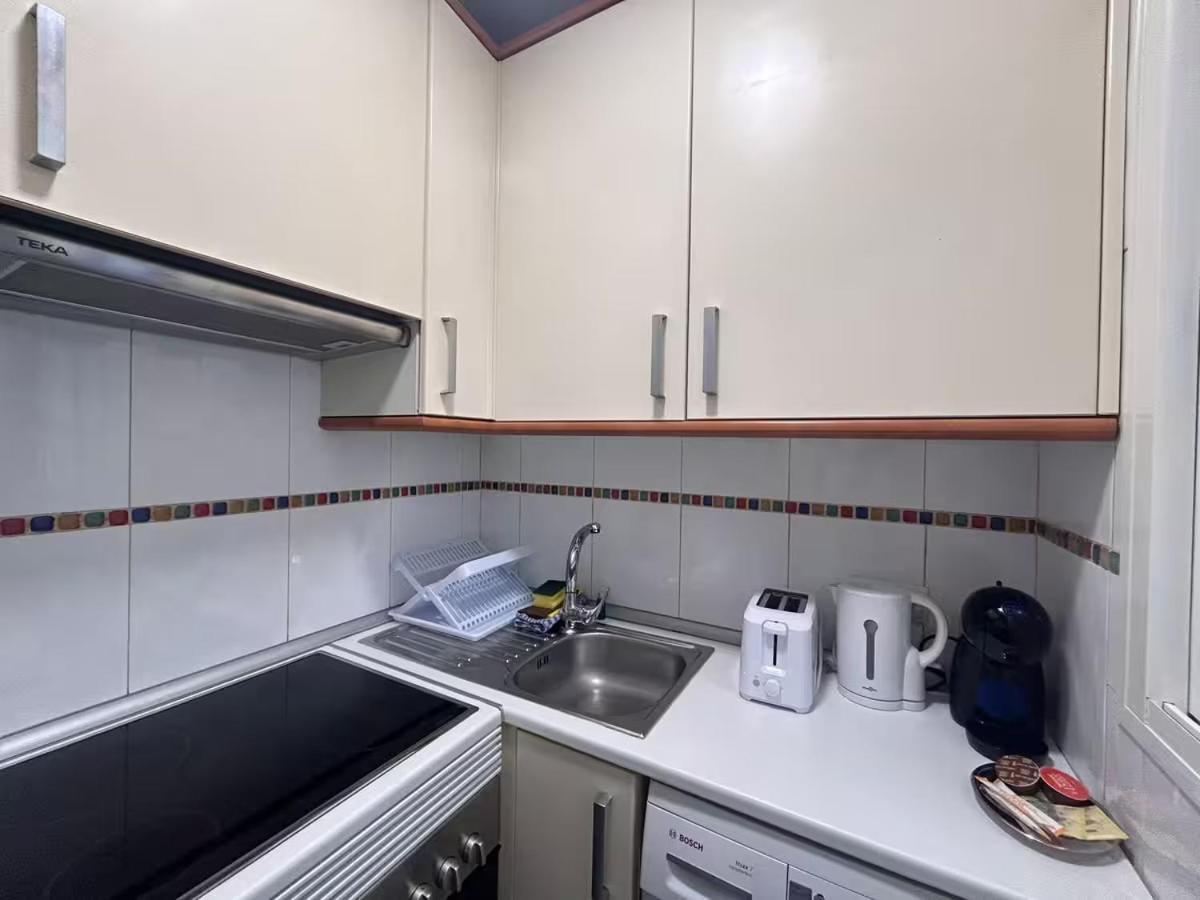 Flat In Vallecas - Your Urban Oasis In Apartamento Madrid