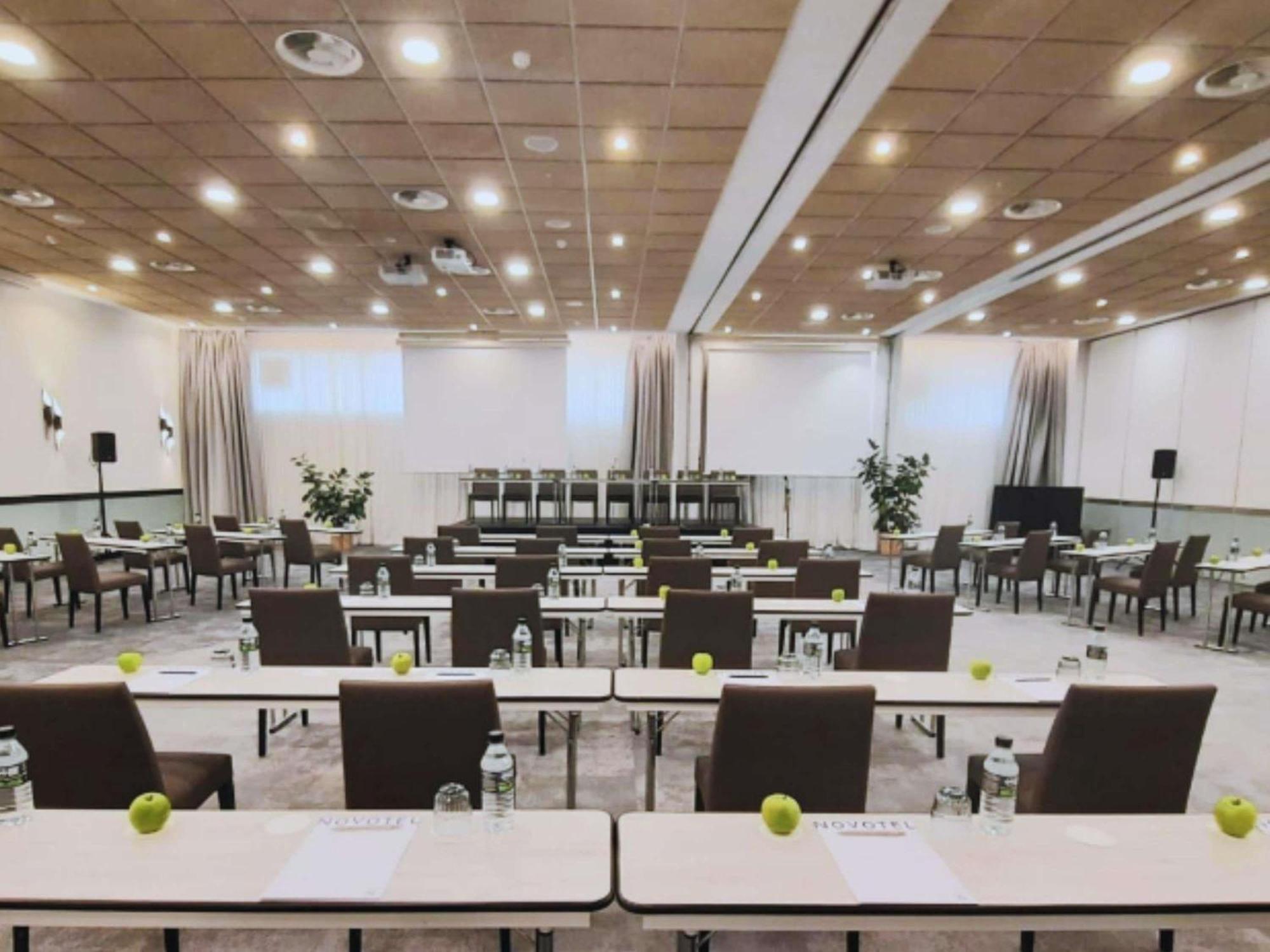 Pullman Airport&feria Hotel 4*