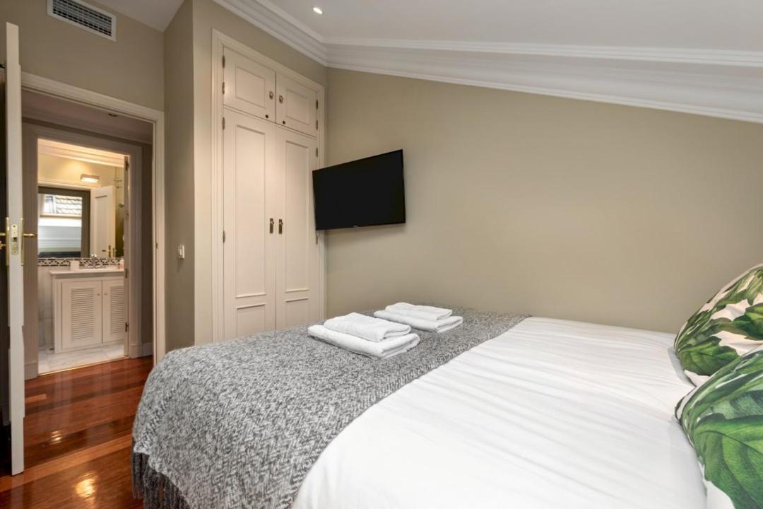 2 Bedrooms 2 Bathrooms- Penthouse- Almagro- Mintystay Lejlighed *