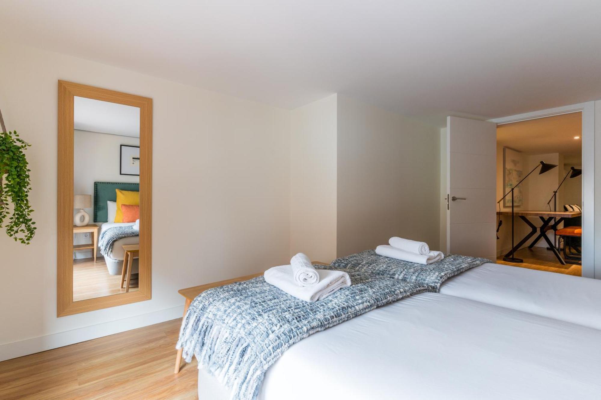 Apartment Modern And Wide- 3bd 2,5 Bth- Plaza Castilla Madrid