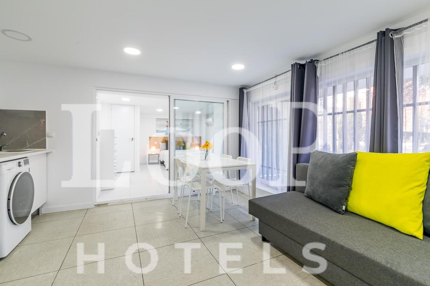 Loop America Auto-Check In Apartment *