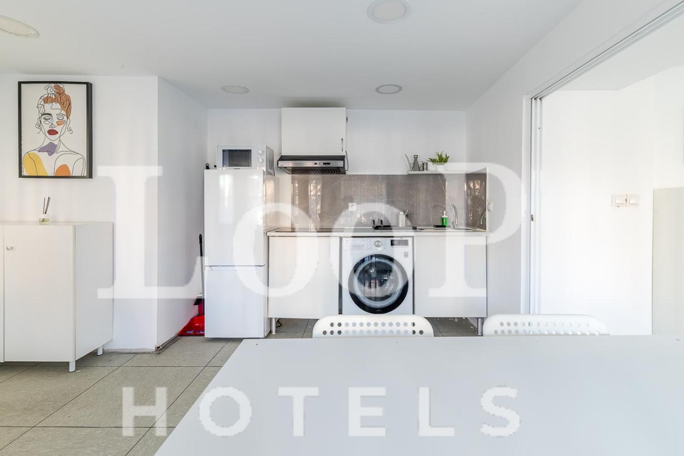 Loop America Auto-Check In Apartment