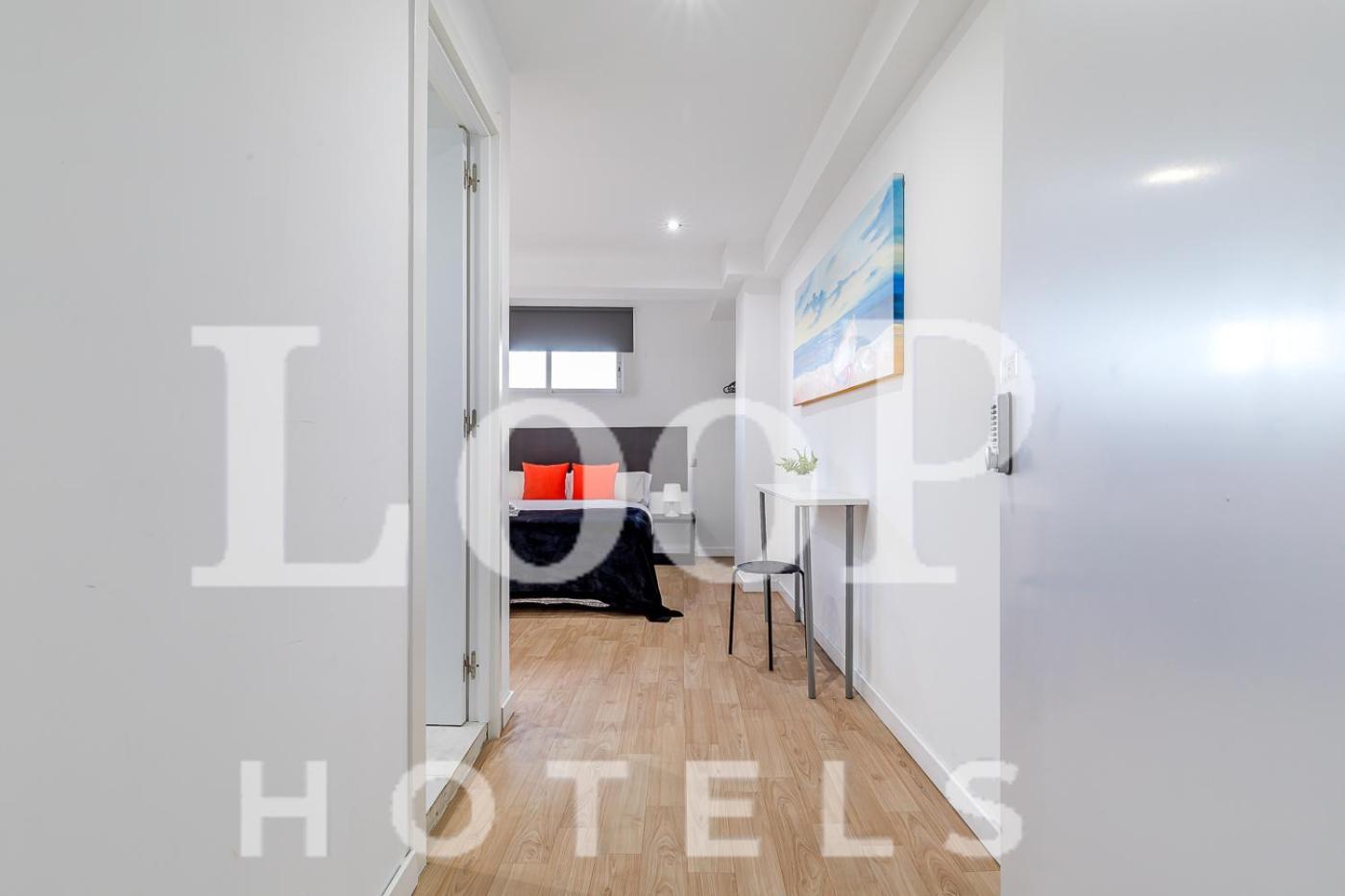 Loop America Auto-Check In Apartment *