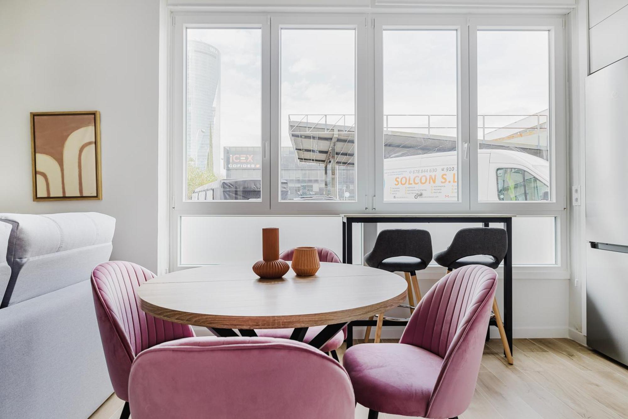 Moderno En Chamartin Apartment