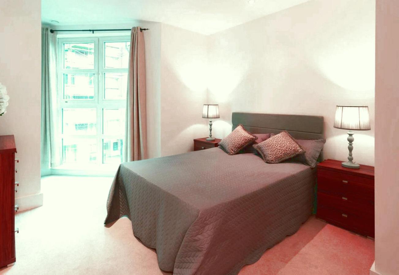 4 Bedrooms Puerta De Alcala Apartment *