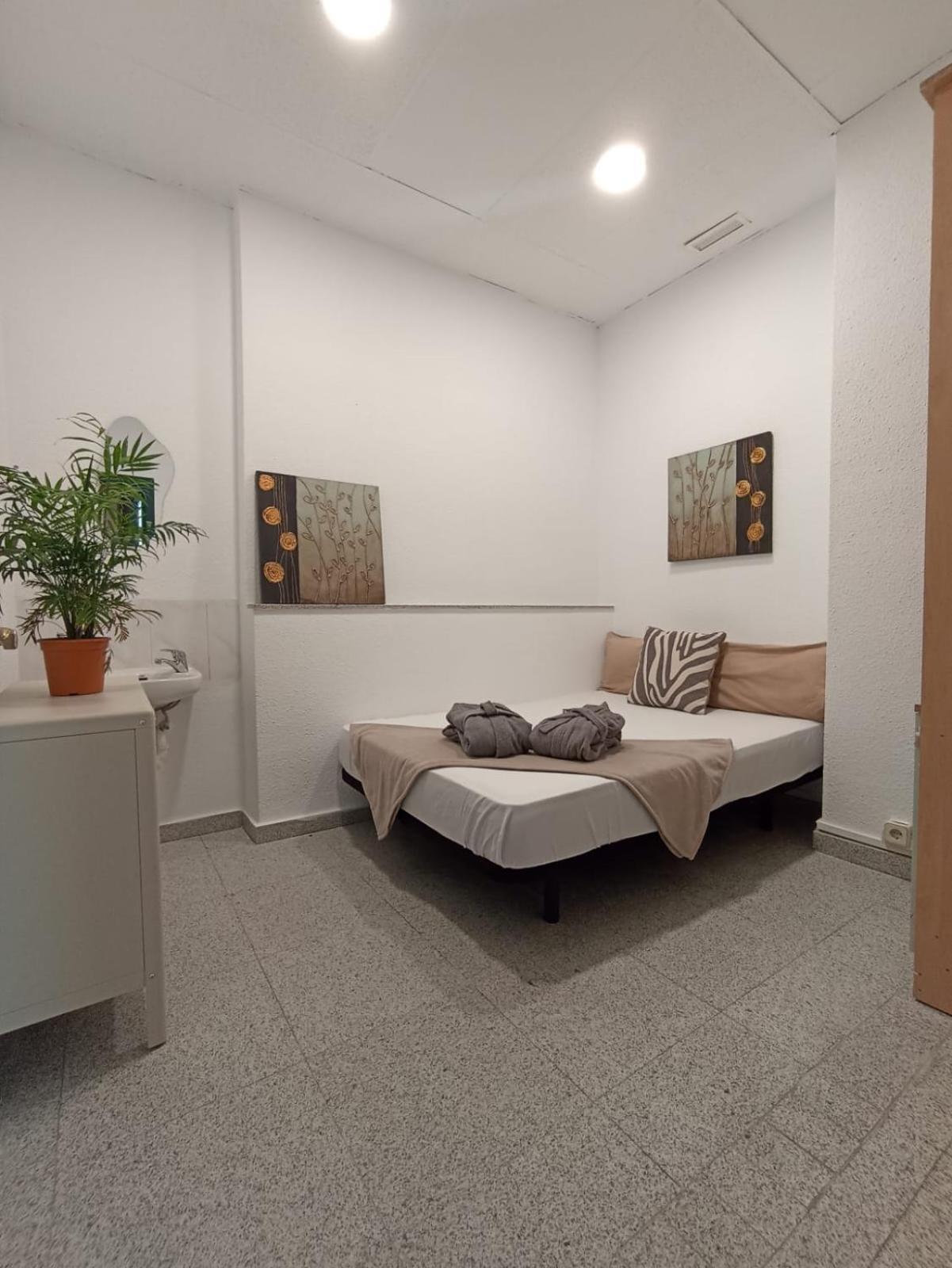 Alexa Host Vallecas Hostal *