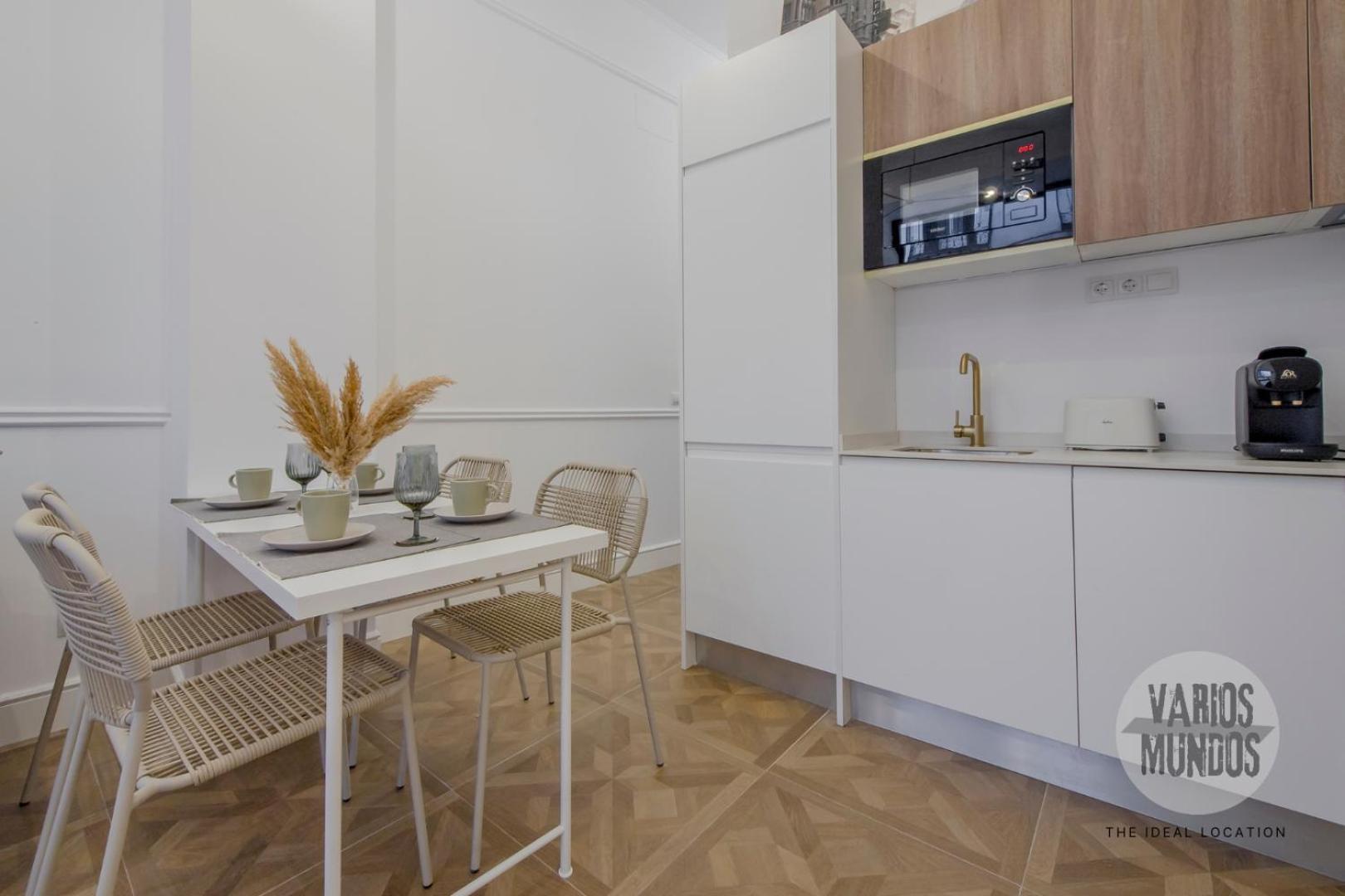 Confort Y Cultura Para 10, En El Vibrante Lavapies Apartamento