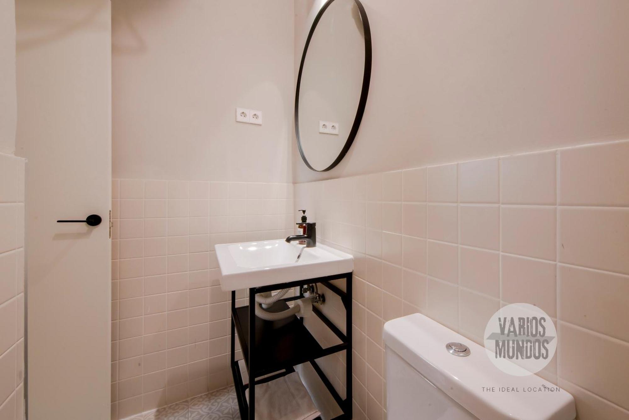 Apartment Vive El Retiro Para 7 Desde Alberto Bosch 14 E1 Madrid