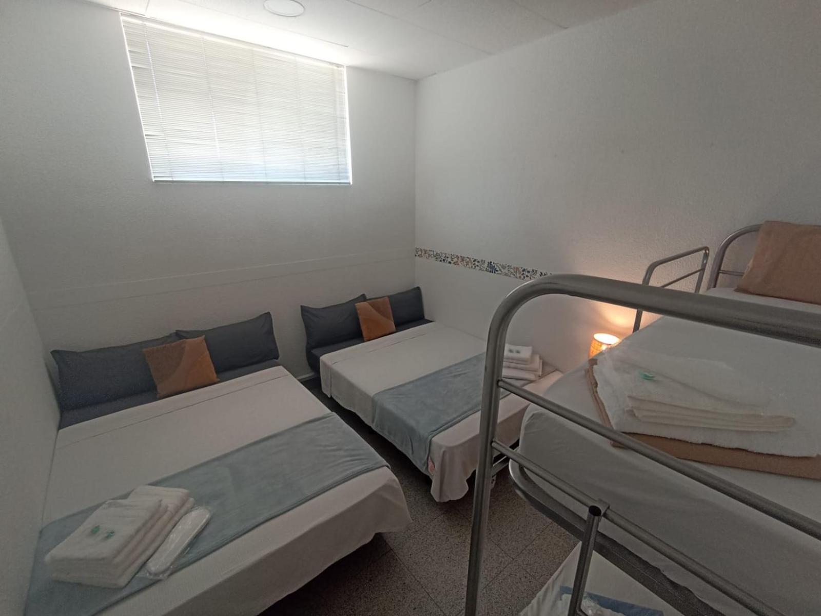 Alexa Host Vallecas Hostal *