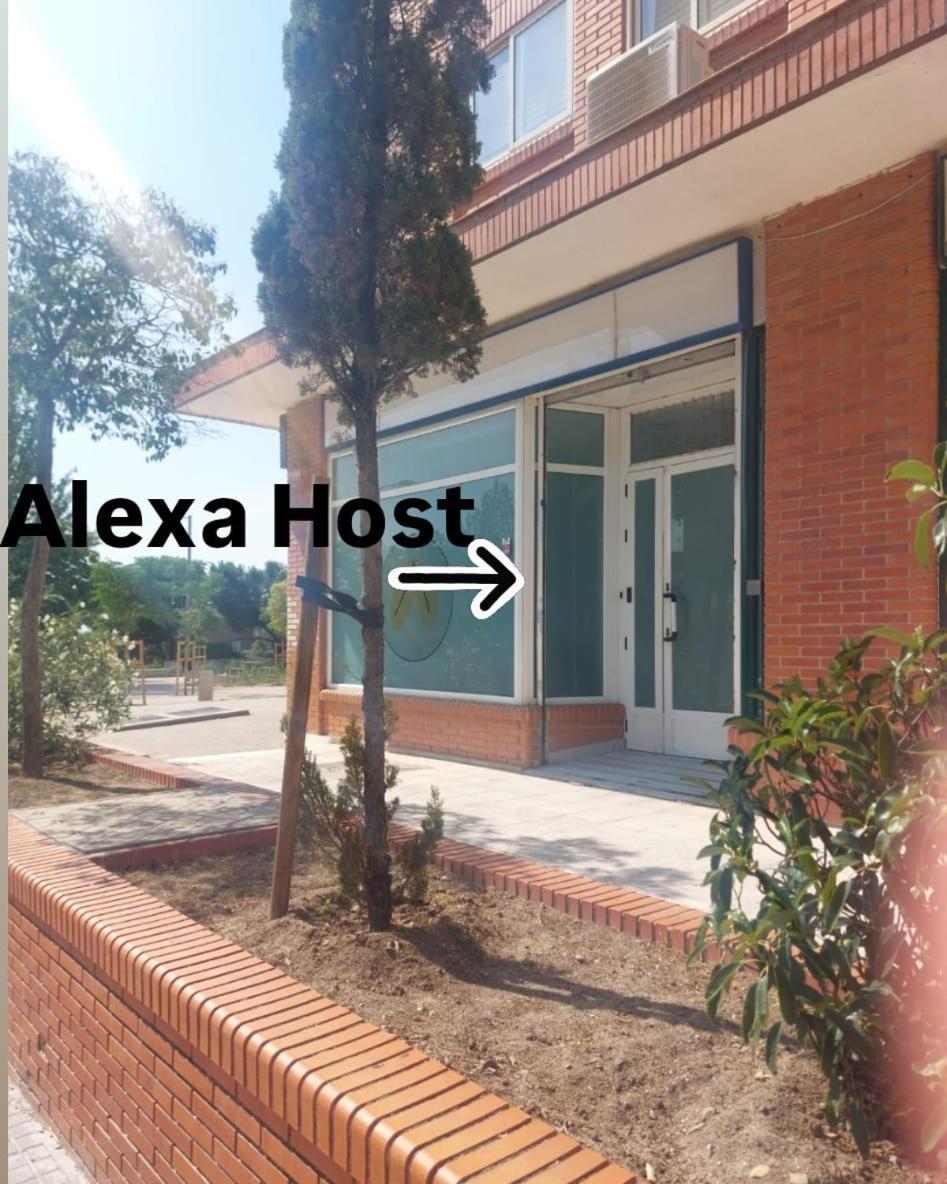 Alexa Host Vallecas