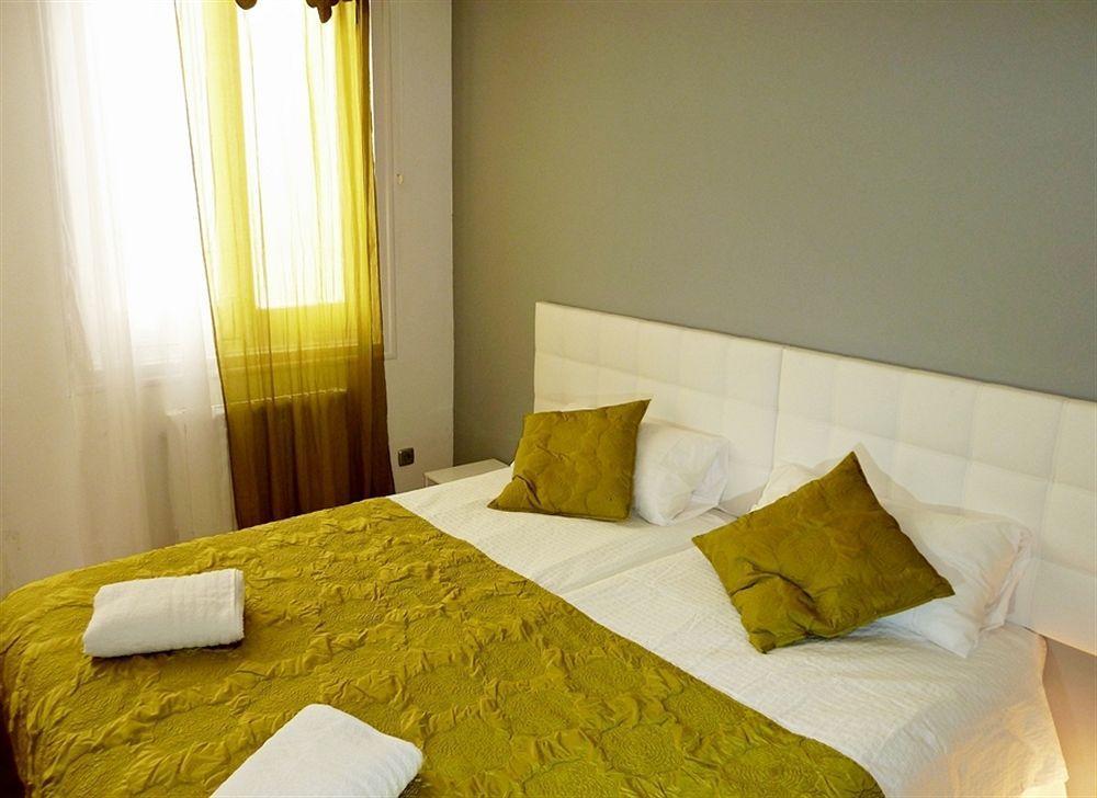 Sixrooms Plaza Mayor Guest house Madrid