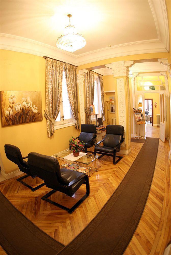 Atocha Almudena Martin Guest house 2*
