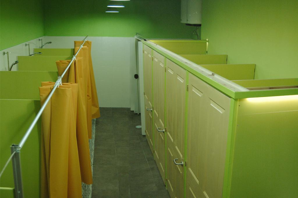 D'hostel *