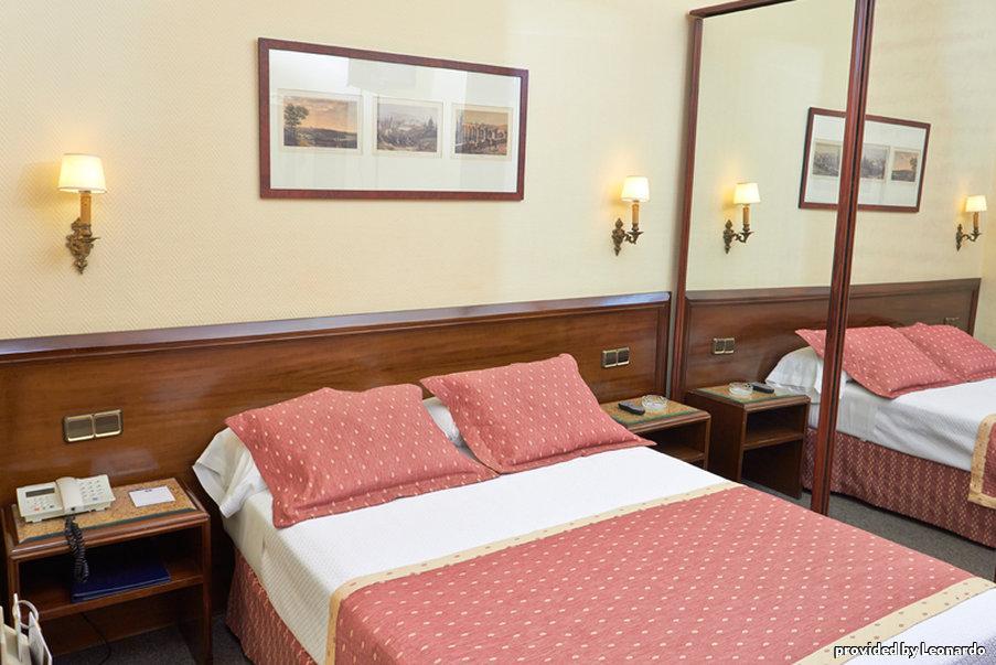 Carlos V Hotel Madrid