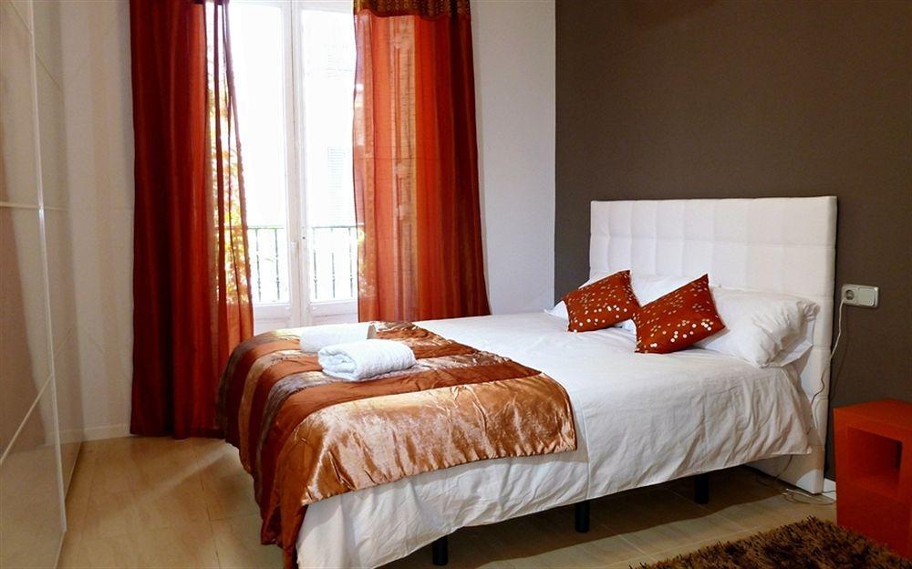 Sixrooms Plaza Mayor Guest house 4*