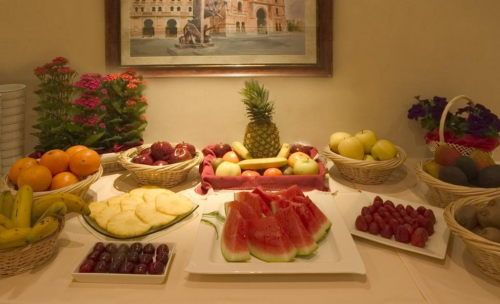 Hotel Infanta Mercedes 2*