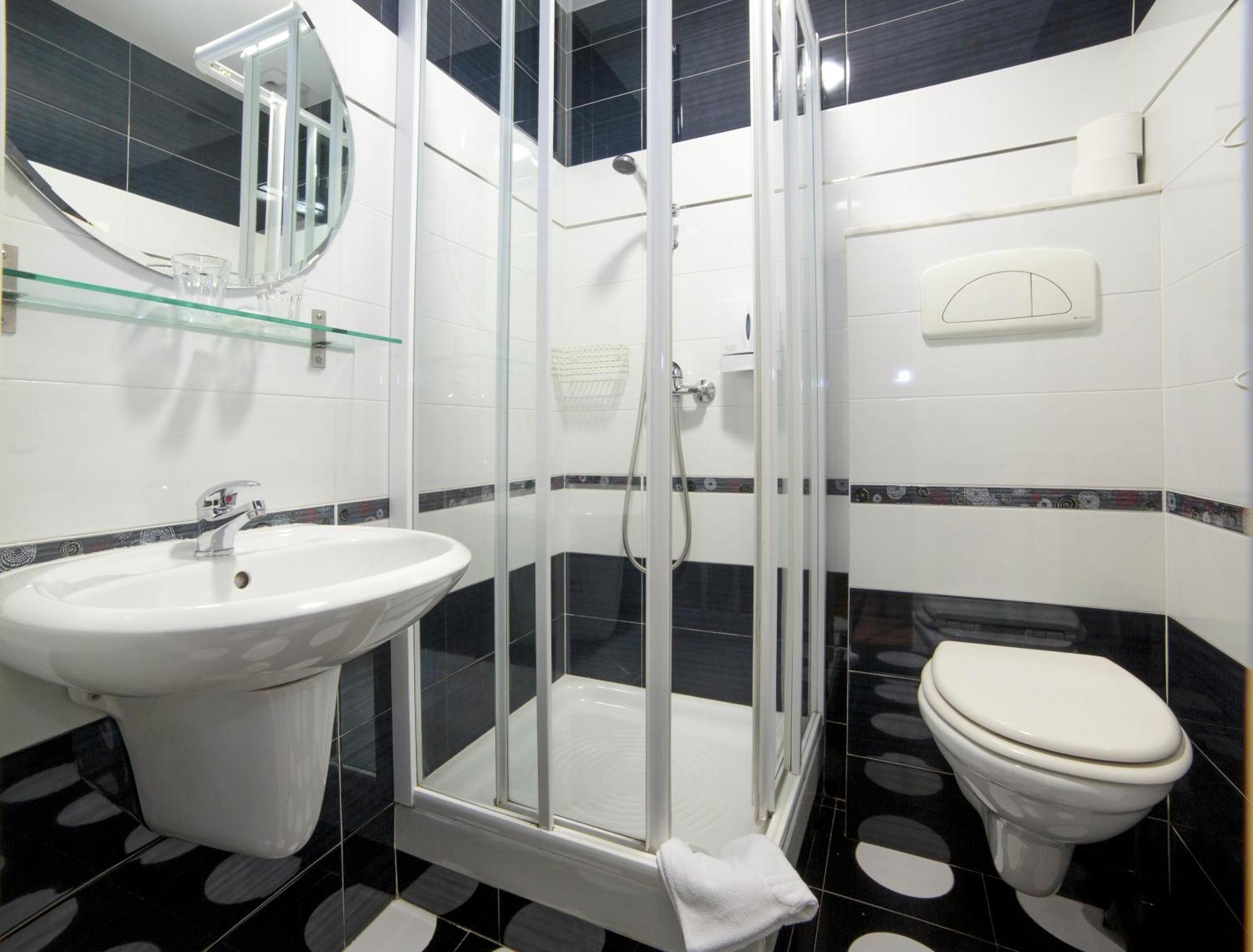 Guest house Adria Santa Ana