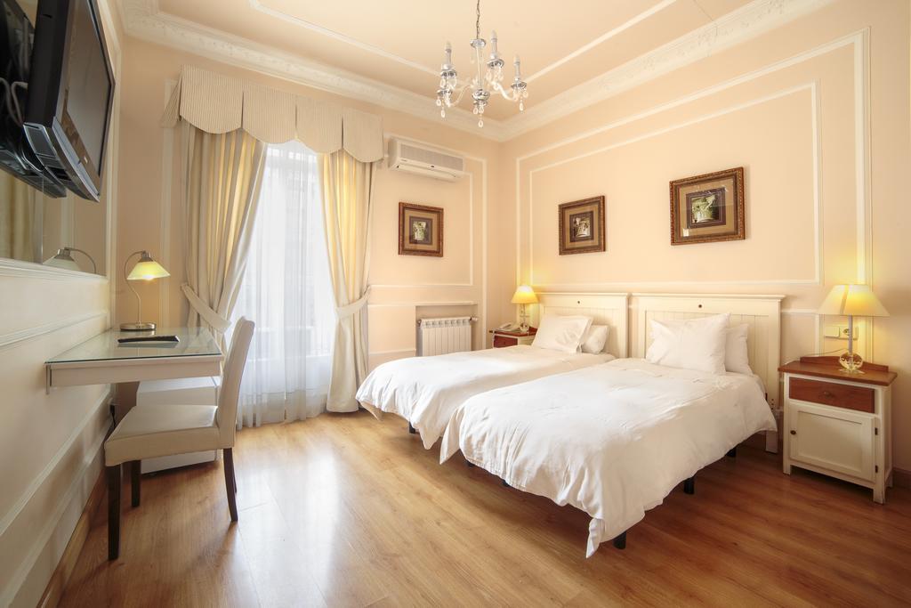 Guest house Adria Santa Ana 3*