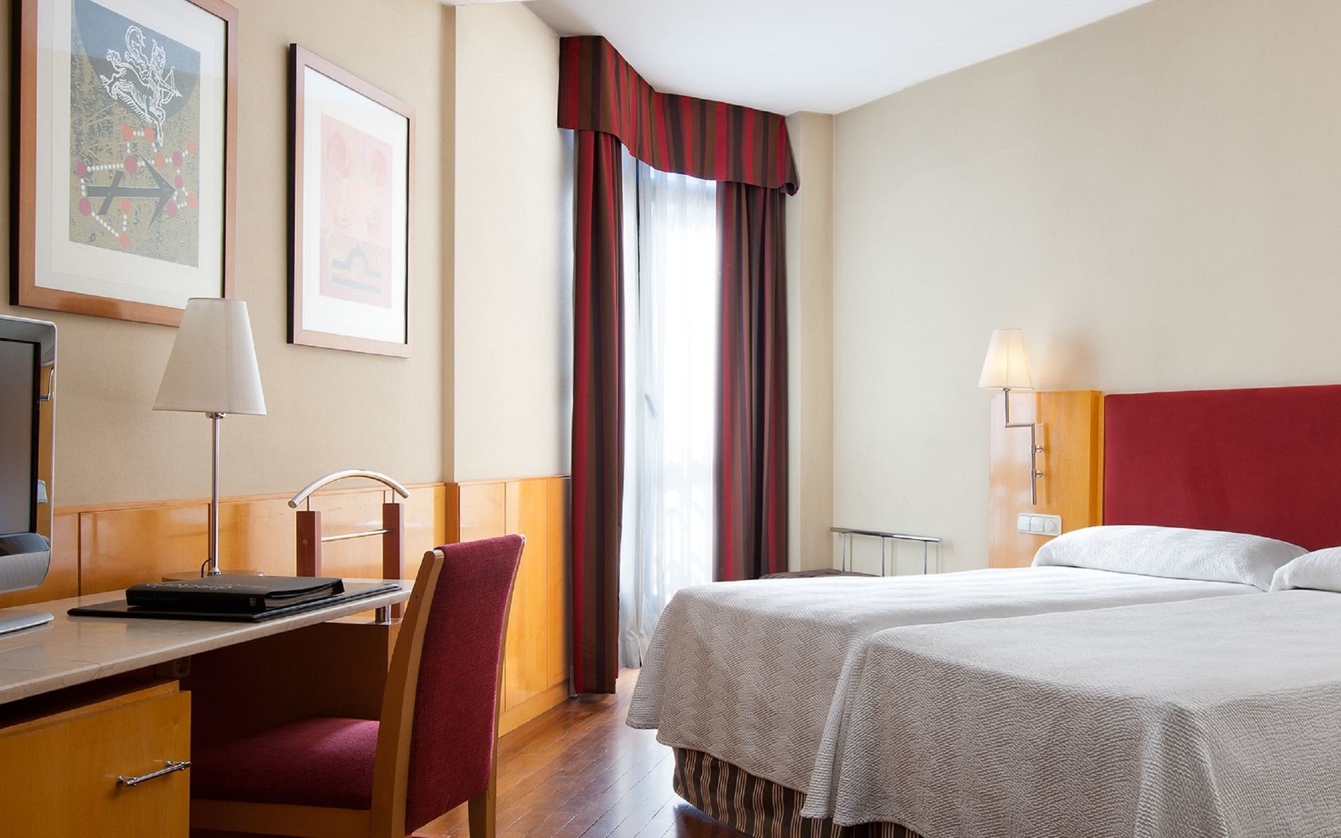 Hotel Leonardo City Center 3*