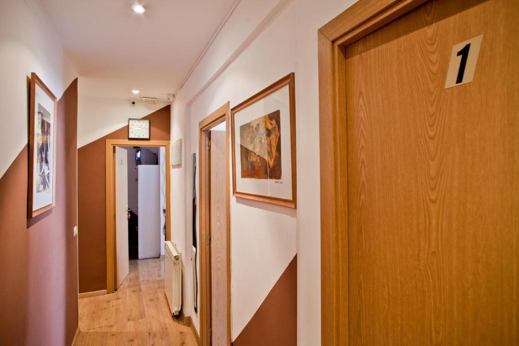 Gasthof La Casa De La Plaza Madrid
