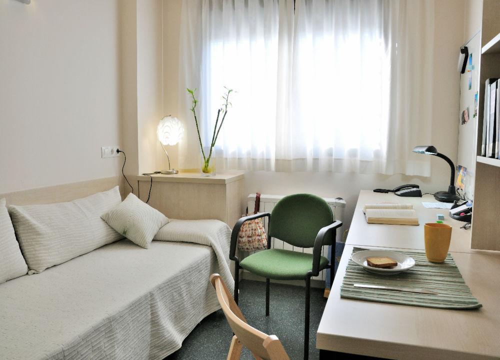 Residencia Universitaria Resa Erasmo Apartment