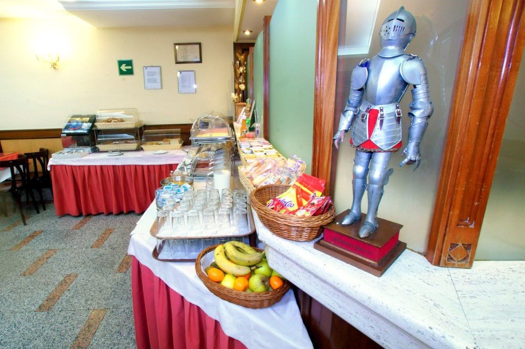 Hospedium Condes Hotel