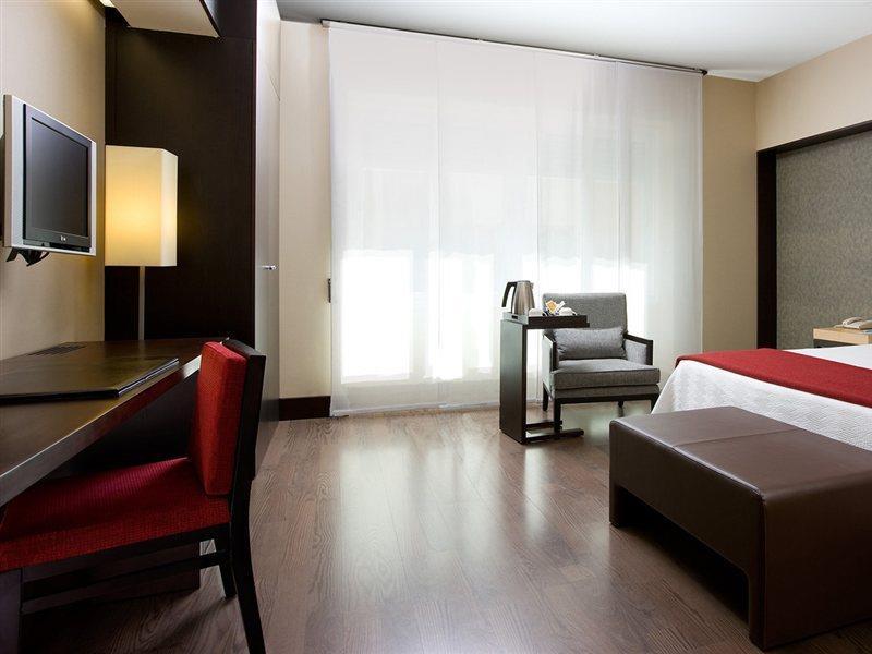 Nh Zurbano Hotel 4*