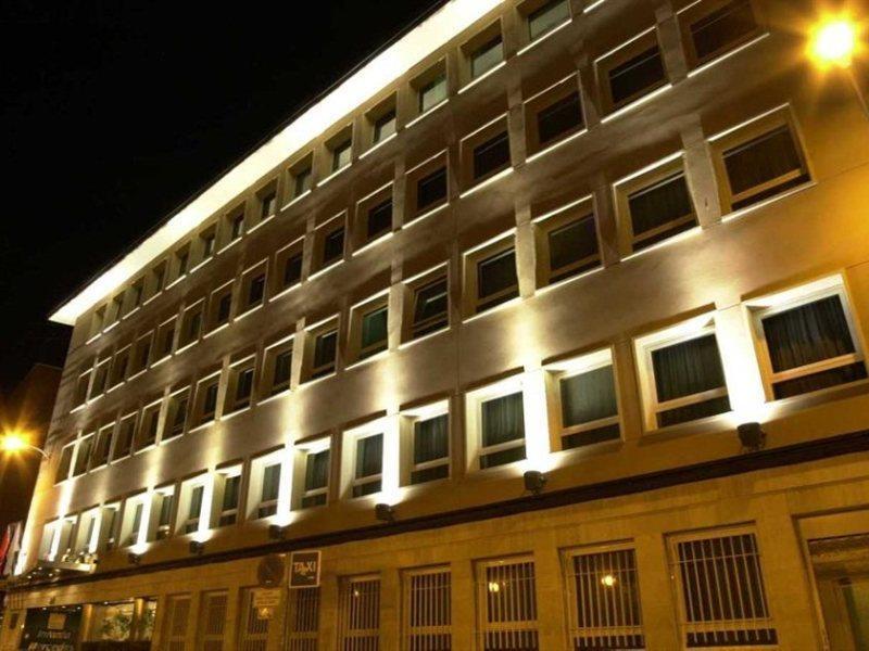 Infanta Mercedes Hotel 2*