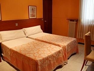 Cervantes Guest house 2*