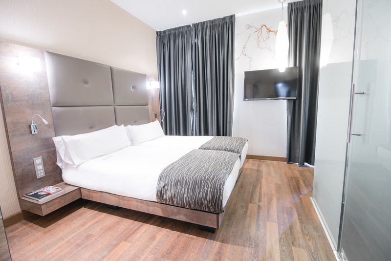 Petit Palace Del Peine Hotel