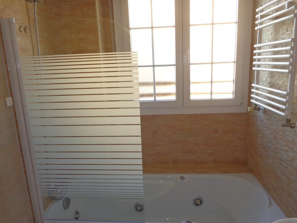 Chale Barajas Guest house Madrid