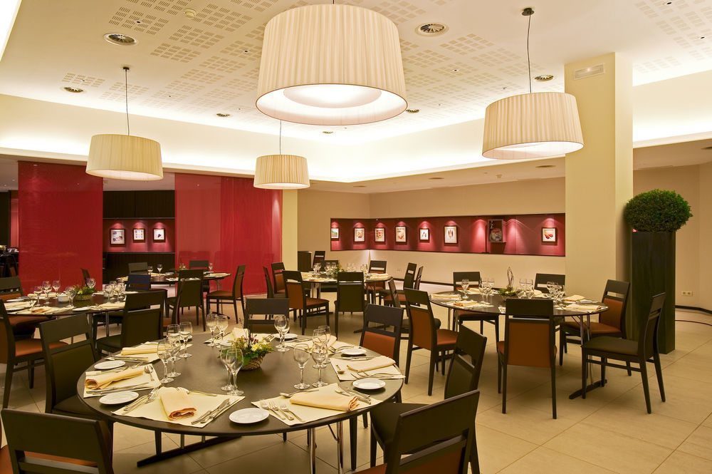 Pullman Airport & Feria Hotel 4*