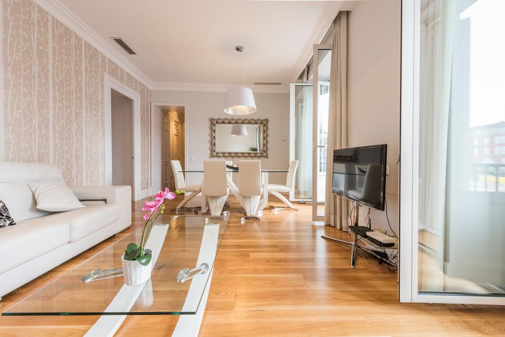 Plaza Mayor Deluxe Apartment *