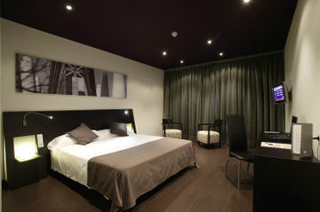High Tech Nueva Castellana Hotel 3*