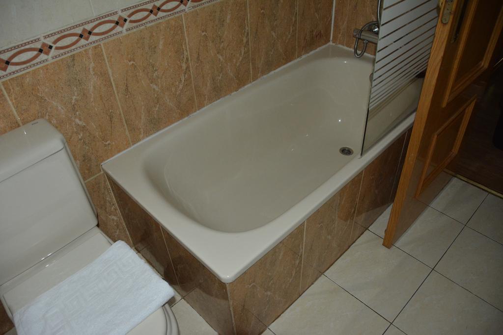 Apartment For Barrio Del Pilar Temporal Sar28 *
